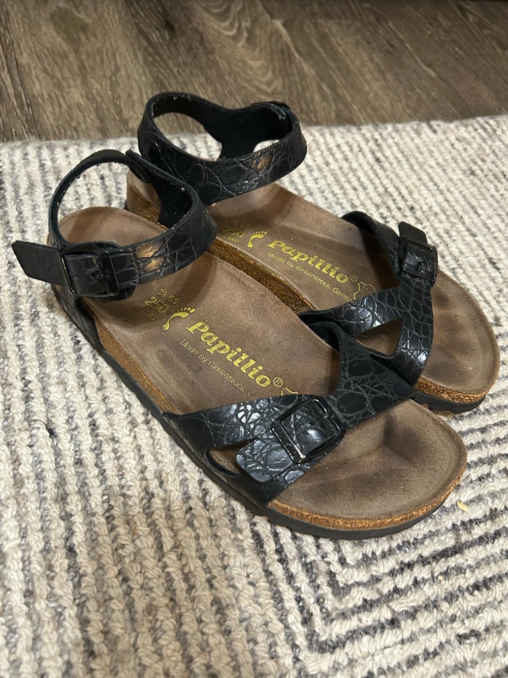 Birkenstock Papillio Sandals Womens Size 8 Lola Snake Embossed Leather Black